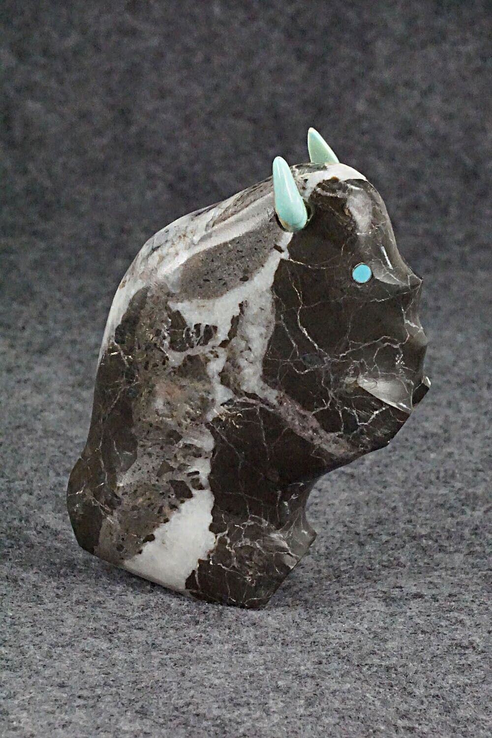 Buffalo Zuni Fetish Carving - Lynn Quam