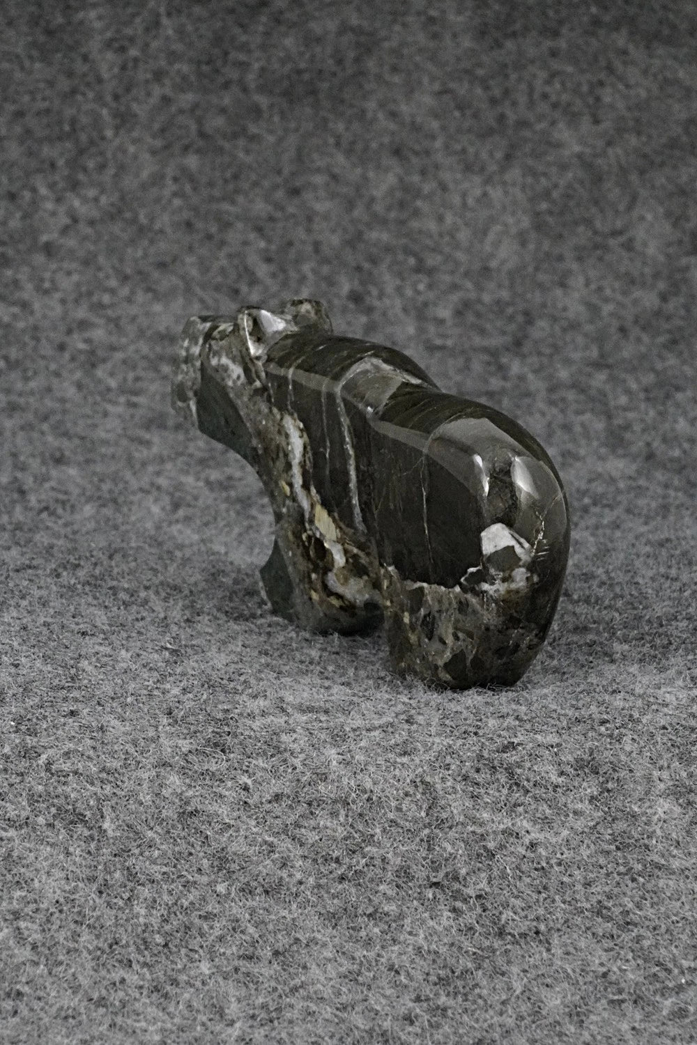 Bear Zuni Fetish Carving - Kenric Laiwakete