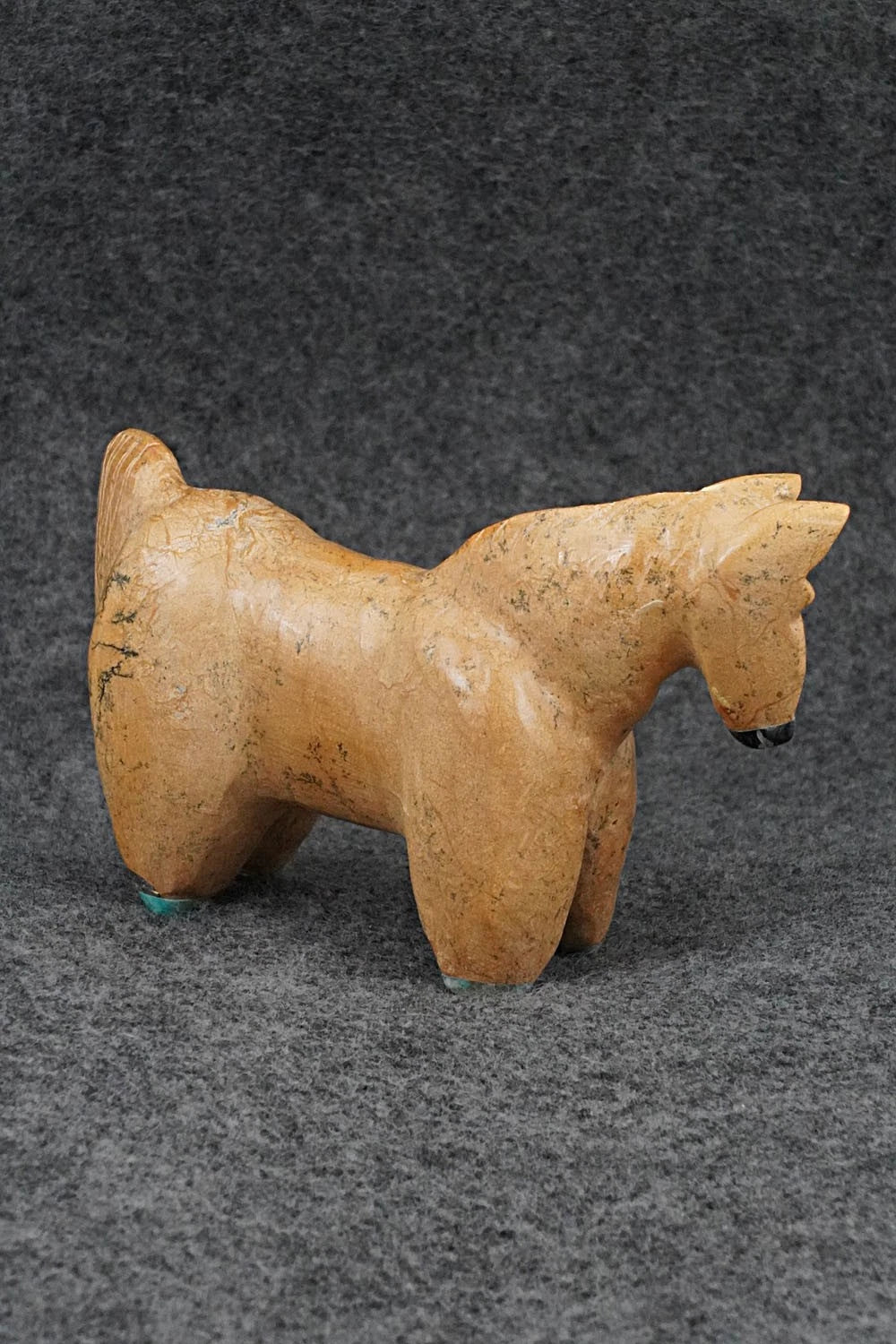 Horse Zuni Fetish Carving - Freddie Leekya