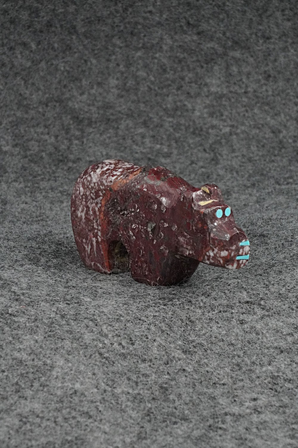 Bear Zuni Fetish Carving - Bernard Laiwakete