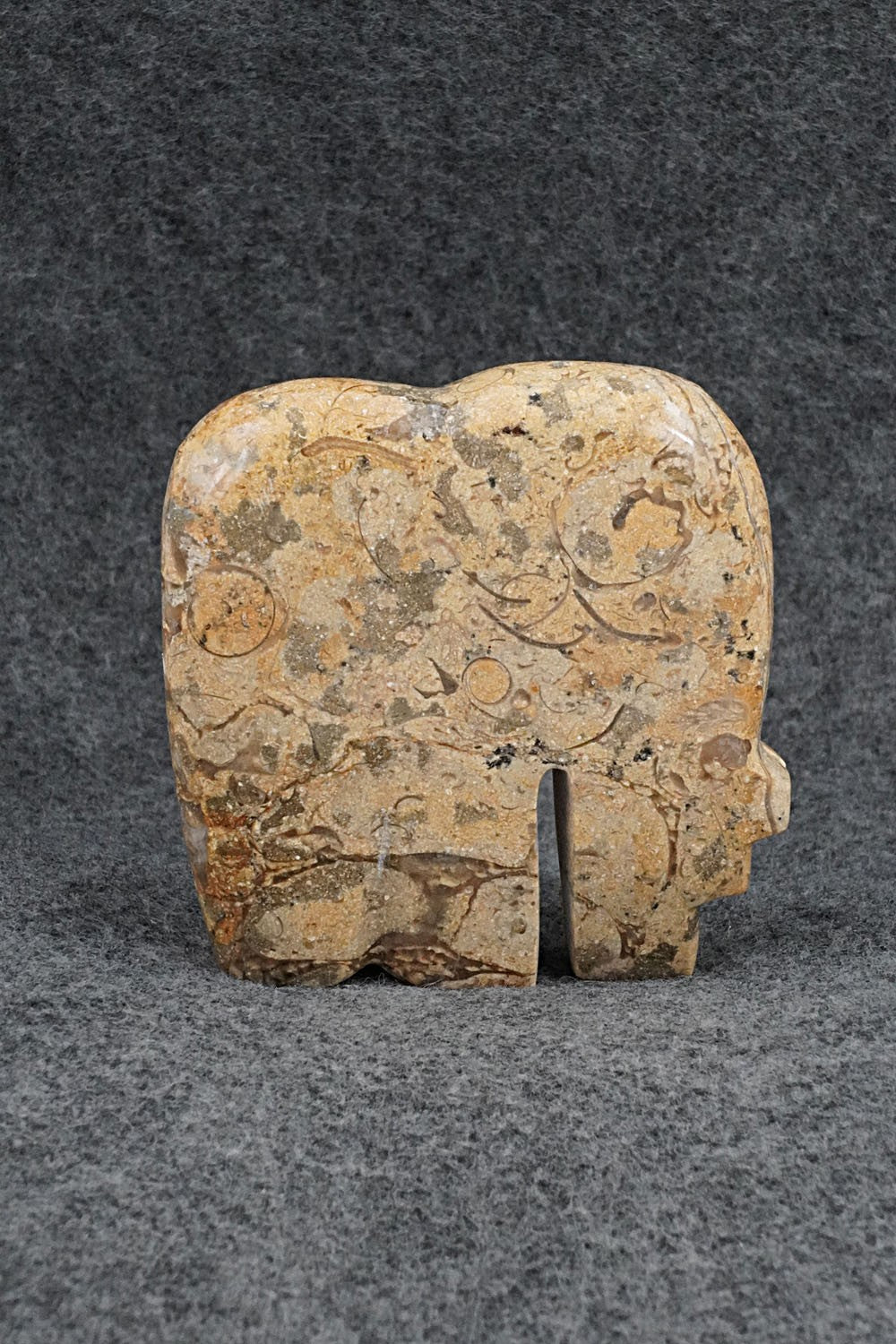 Bear Zuni Fetish Carving - Bernard Laiwakete
