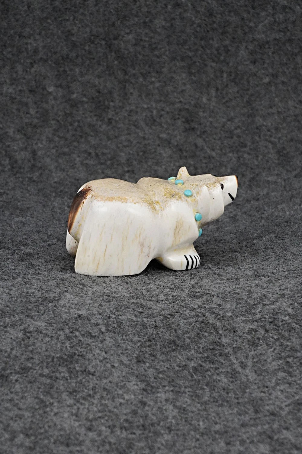 Bear Zuni Fetish Carving - Claudia Peina