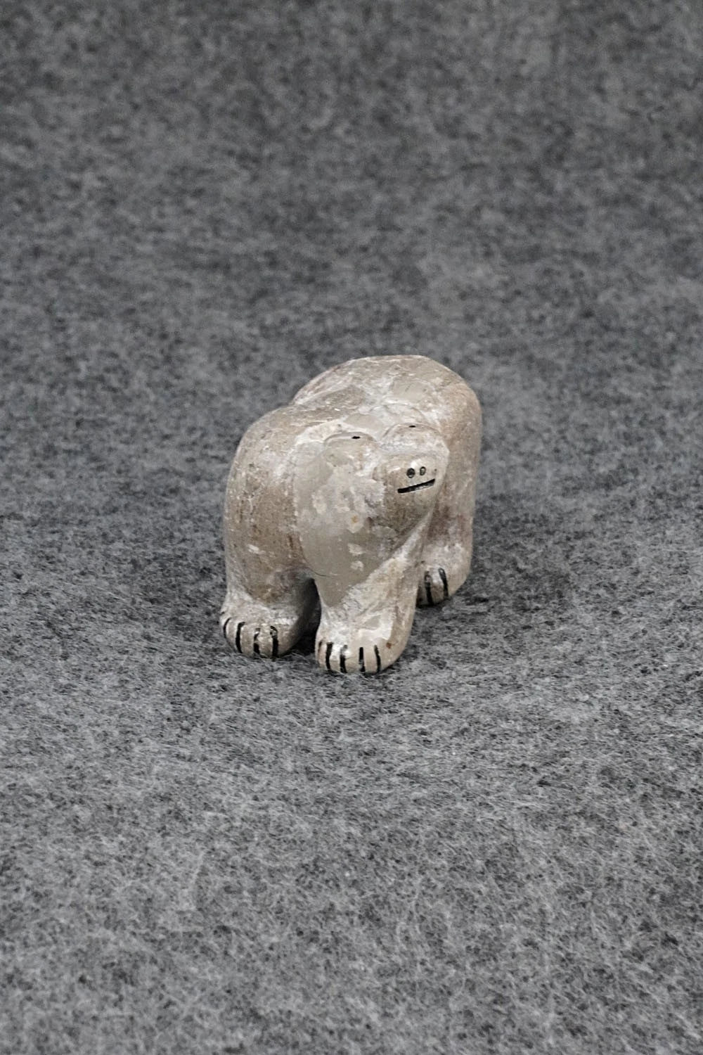 Bear Zuni Fetish Carving - Rick Kallestewa
