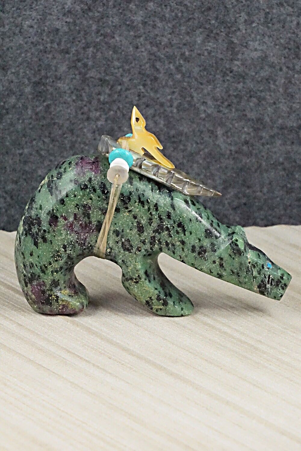 Bear Zuni Fetish Carving - Fernando Laiwakete
