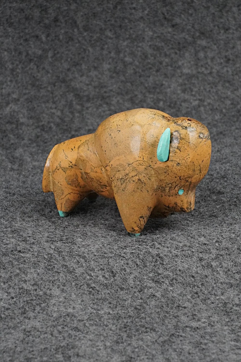 Buffalo Zuni Fetish Carving - Enrike Leekya