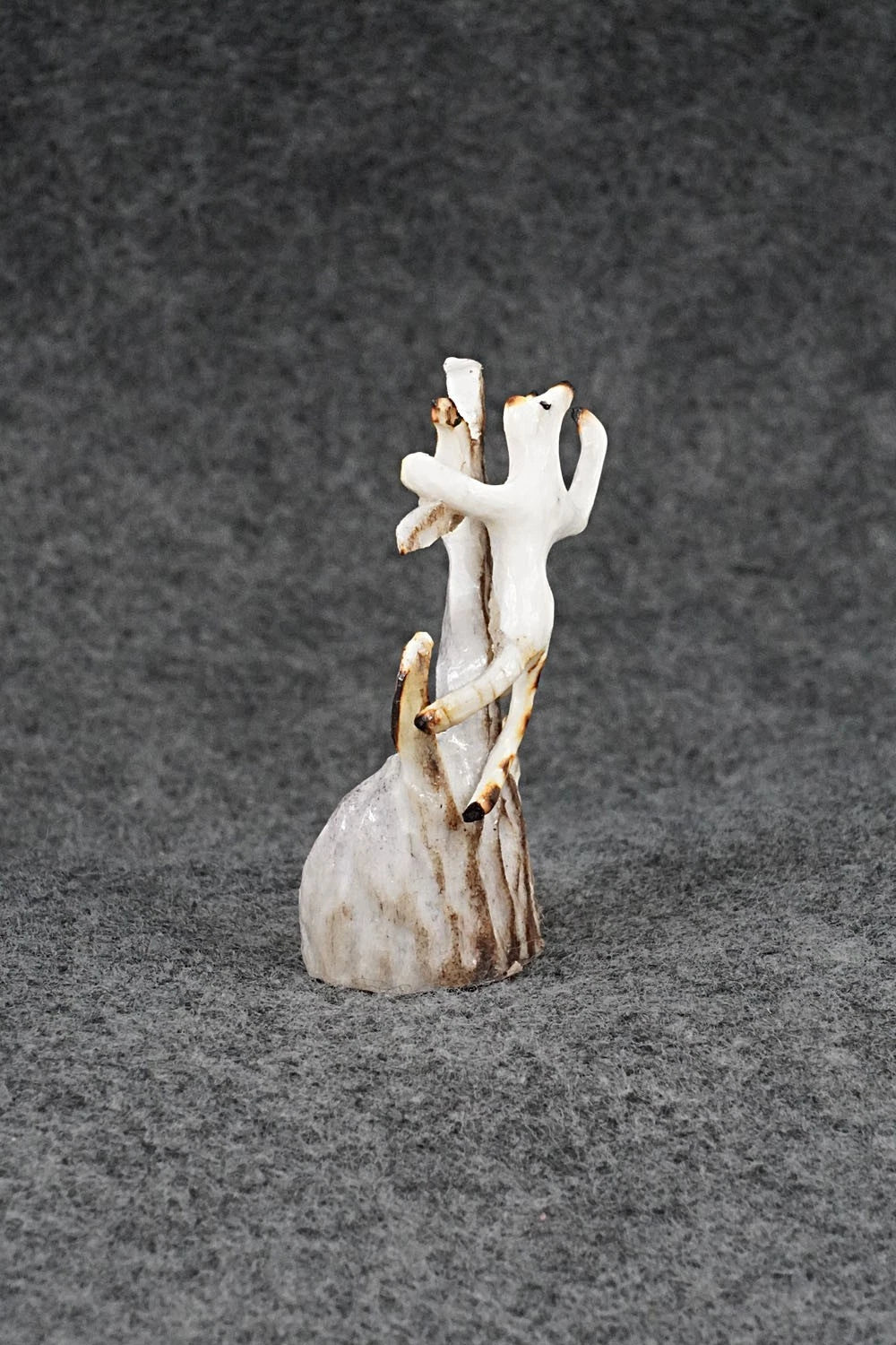 Mountain Lion Zuni Fetish Carving - Ruben Najera