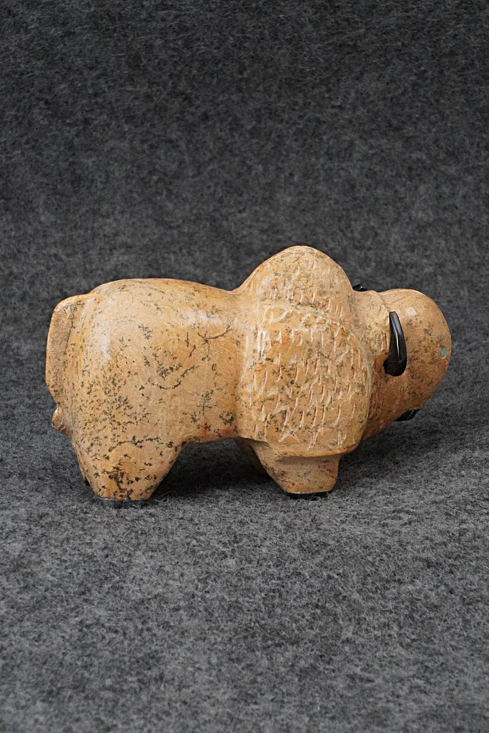 Buffalo Zuni Fetish Carving - Freddie Leekya