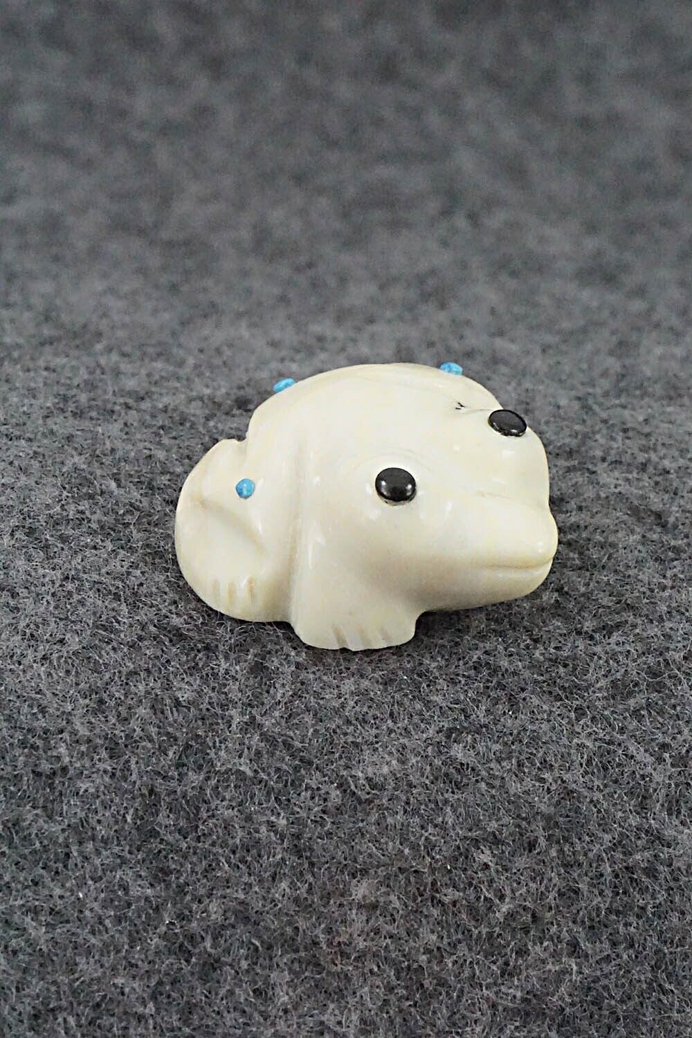 Frog Zuni Fetish Carving - Gordon Poncho