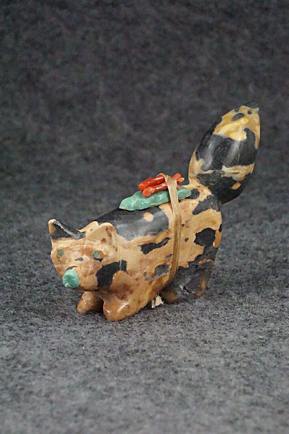 Wolf Zuni Fetish Carving - Enrike Leekya