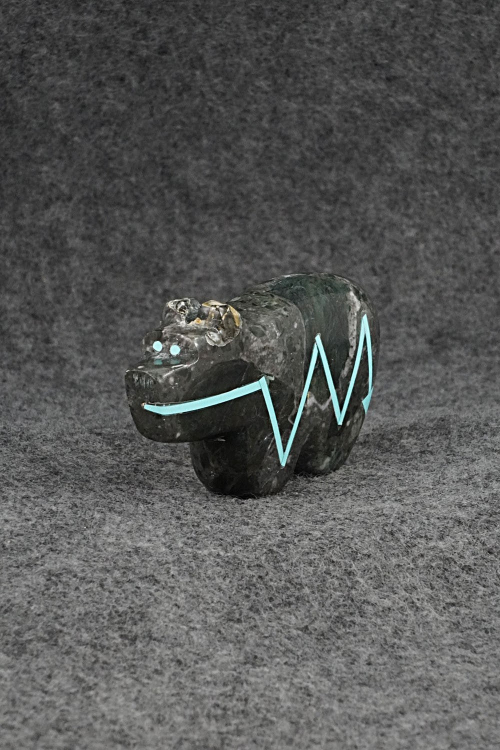 Bear Zuni Fetish Carving - Bernard Laiwakete