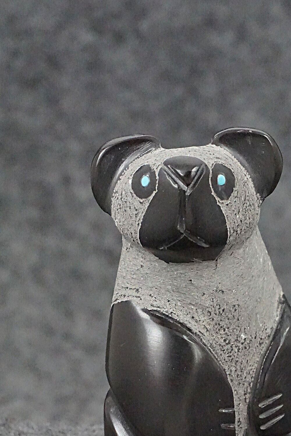 Bear Zuni Fetish Carving - Reynold Lunasee