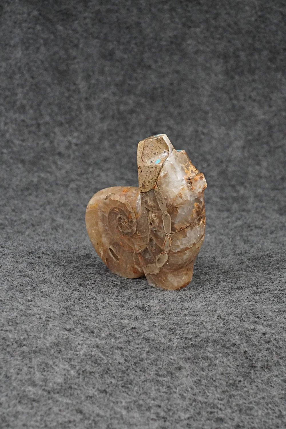 Bear Zuni Fetish Carving - Kenric Laiwekete