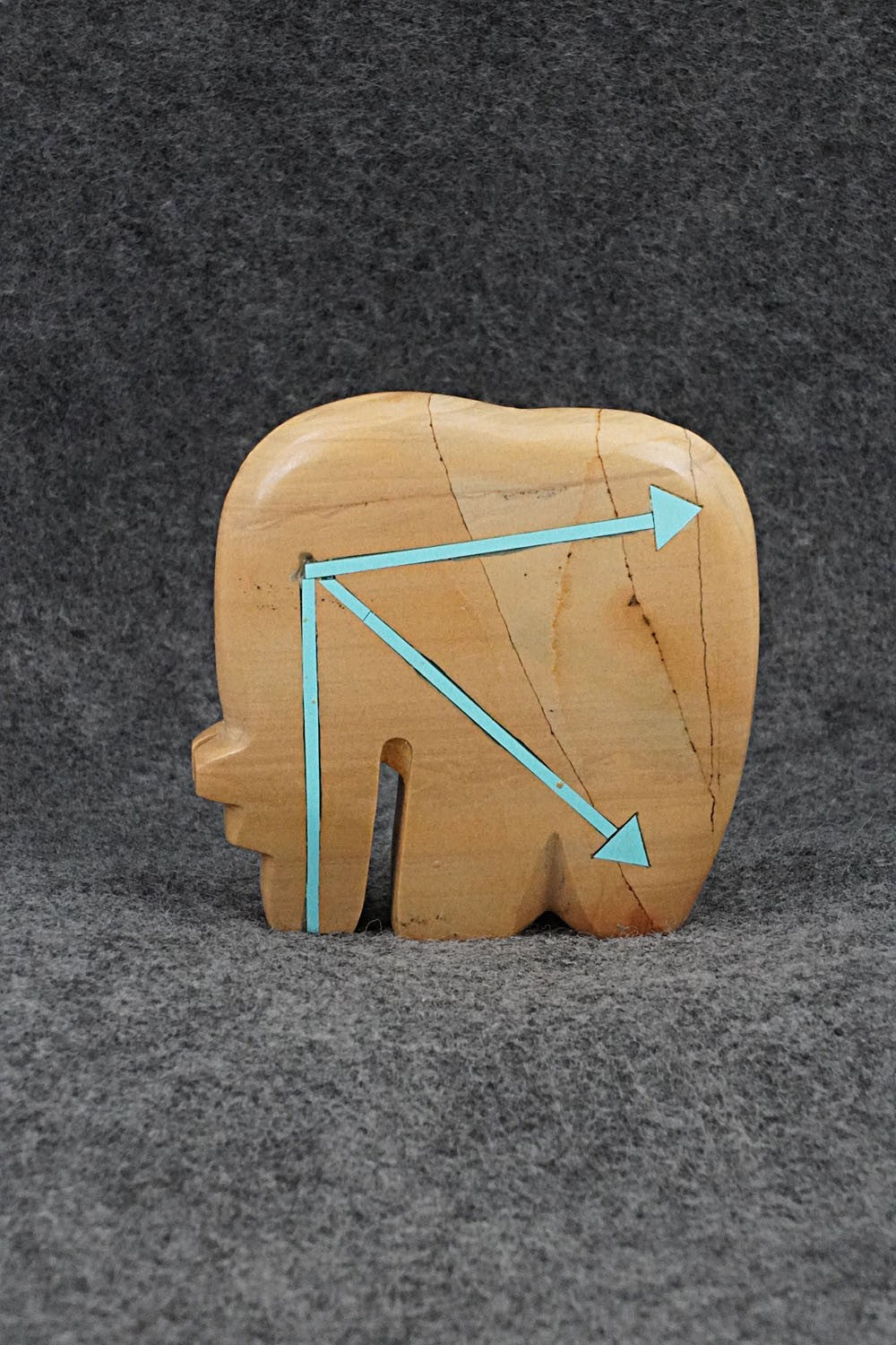 Bear Zuni Fetish Carving - Bernard Laiwakete