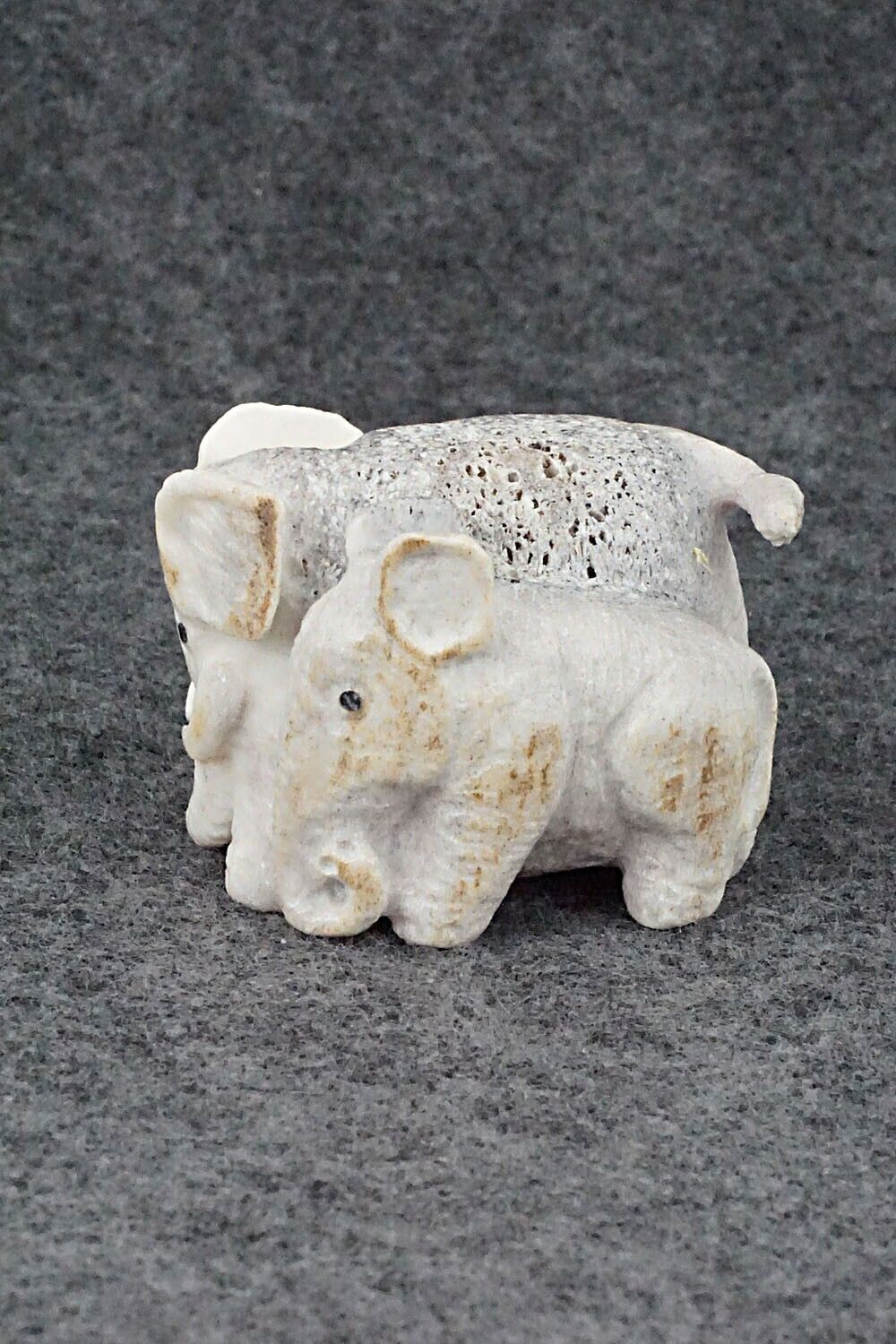 Elephants Zuni Fetish Carving - Maxx Laate