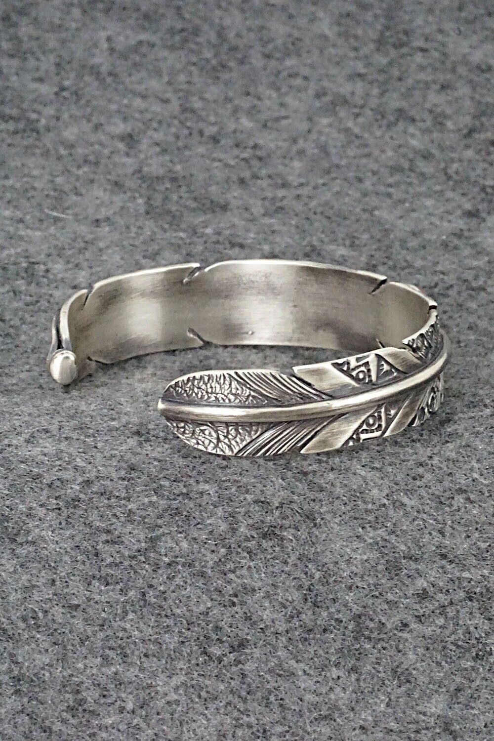 Spiny Oyster & Sterling Silver Bracelet - Raymond Coriz