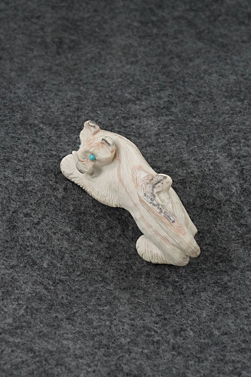 Mountain Lion Zuni Fetish Carving - Wilfred Cheama