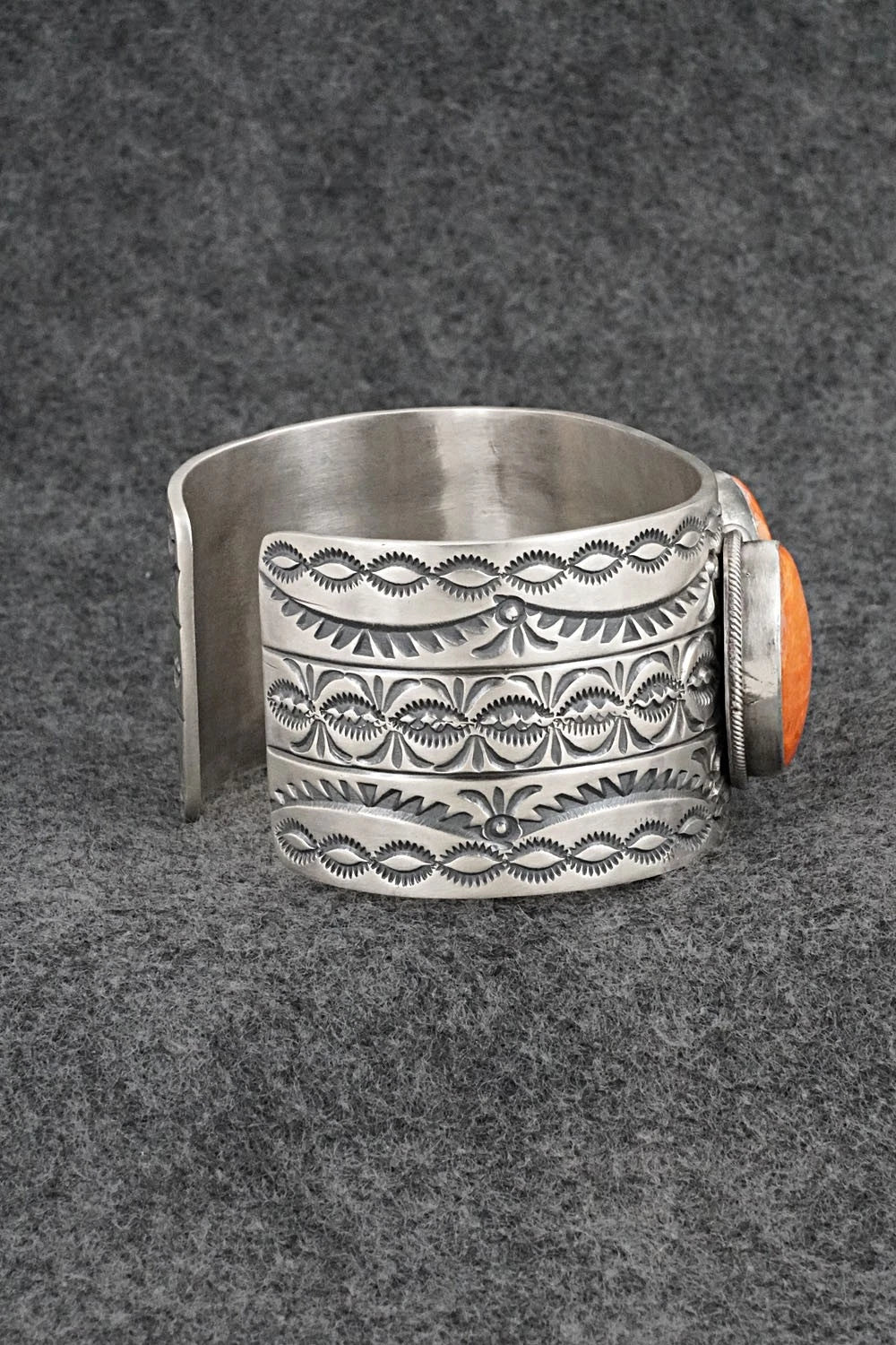 Spiny Oyster & Sterling Silver Bracelet - Mark Yazzie
