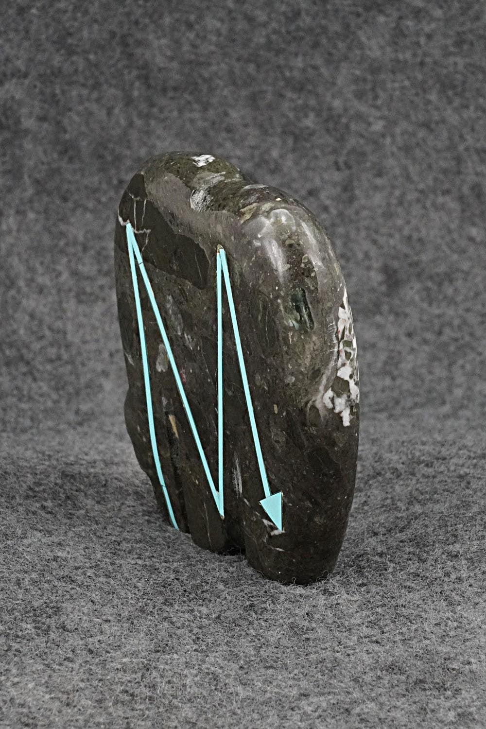 Bear Zuni Fetish Carving - Bernard Laiwakete