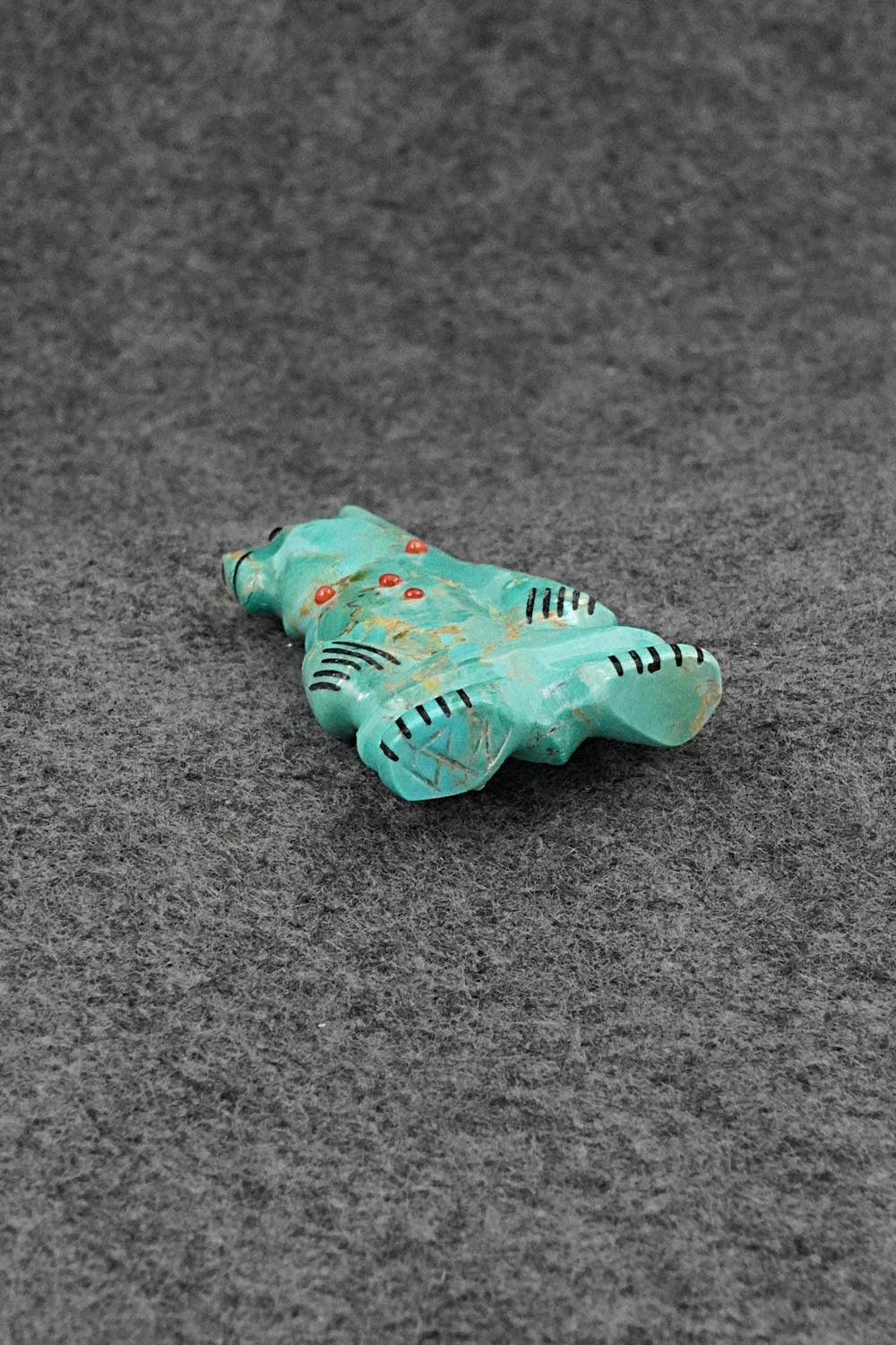 Bear Zuni Fetish Carving - Claudia Peina
