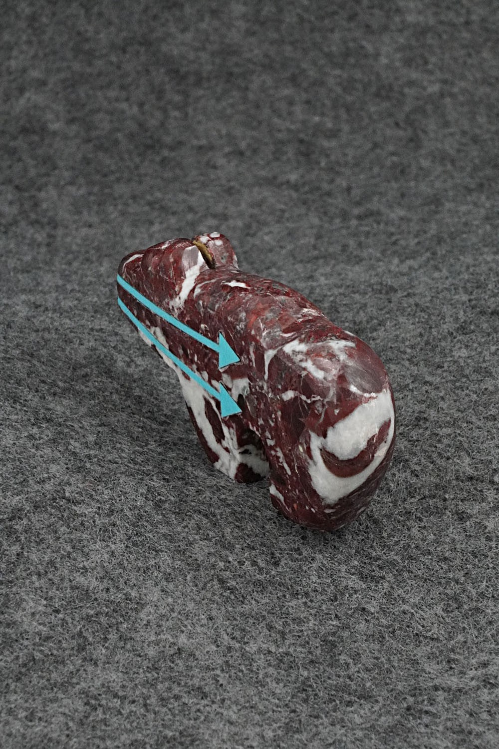 Bear Zuni Fetish Carving - Bernard Laiwakete