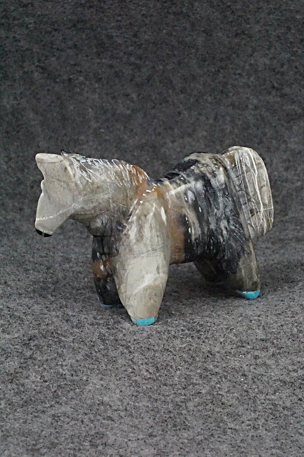 Horse Zuni Fetish Carving - Freddie Leekya