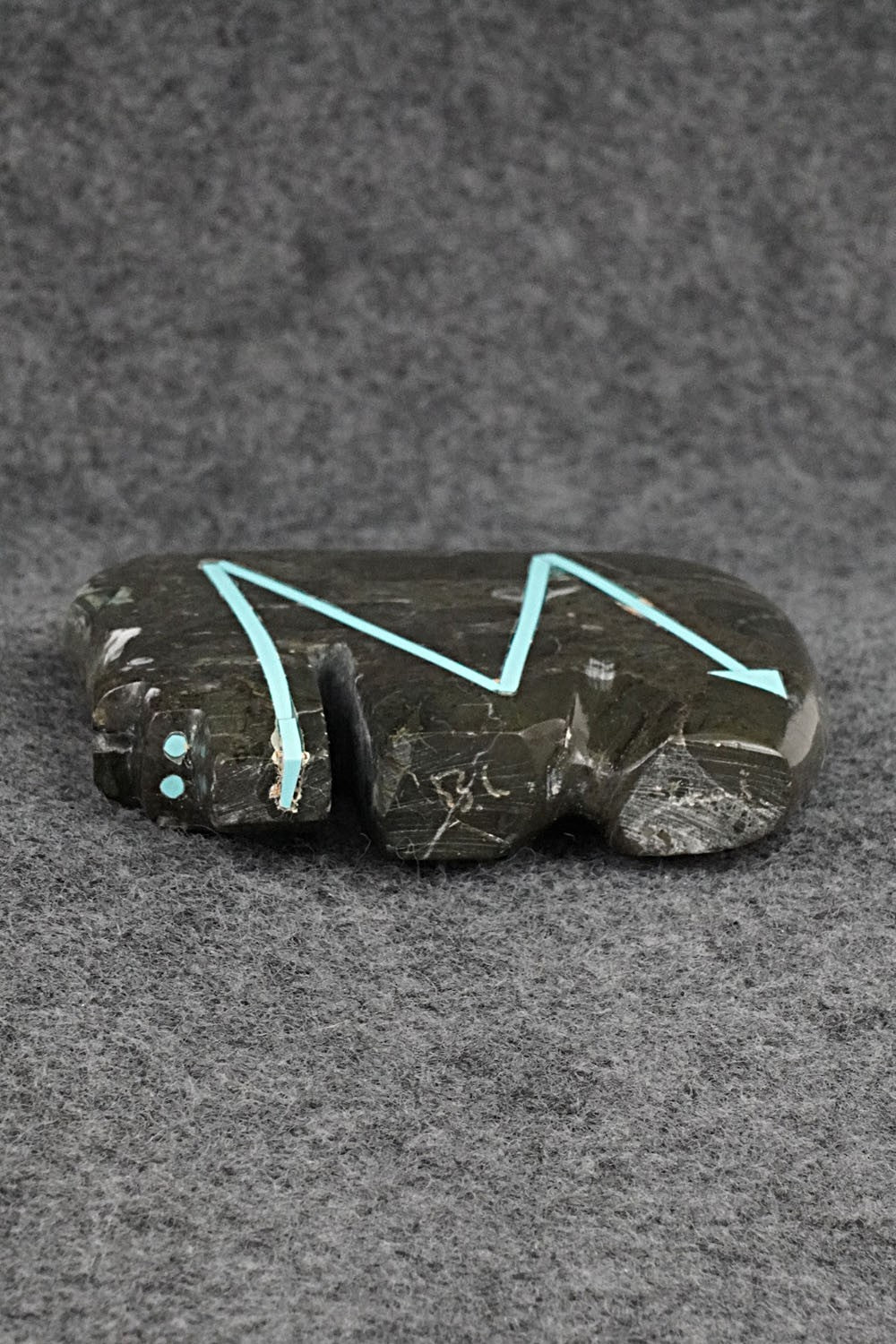 Bear Zuni Fetish Carving - Bernard Laiwakete