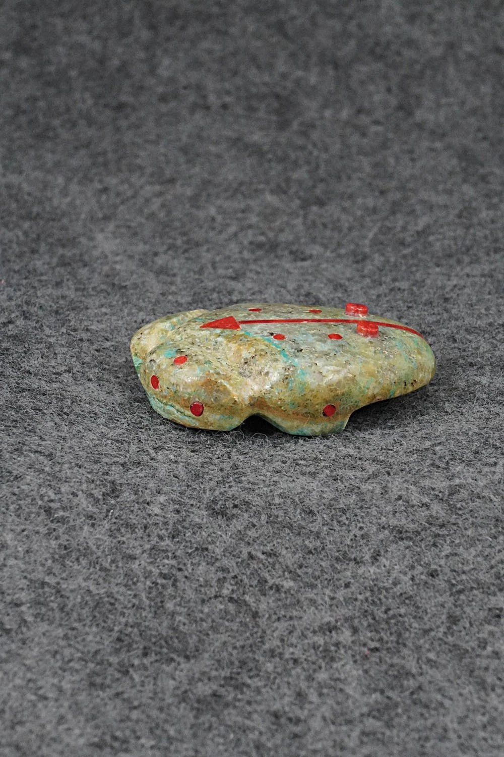 Frog Zuni Fetish Carving - Bernard Laiwekete