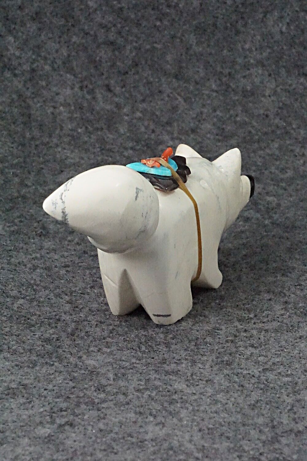 Wolf Zuni Fetish Carving - Enrike Leekya