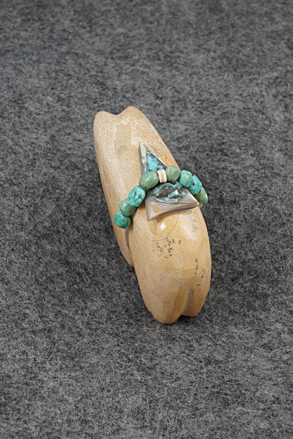 Bear Zuni Fetish Carving - Delvin Leekya