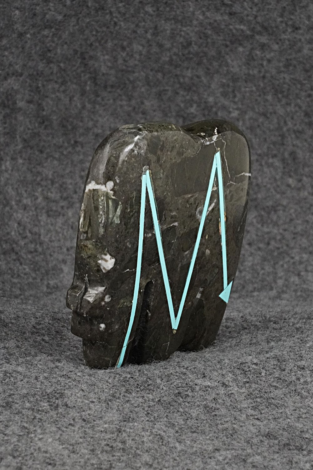 Bear Zuni Fetish Carving - Bernard Laiwakete