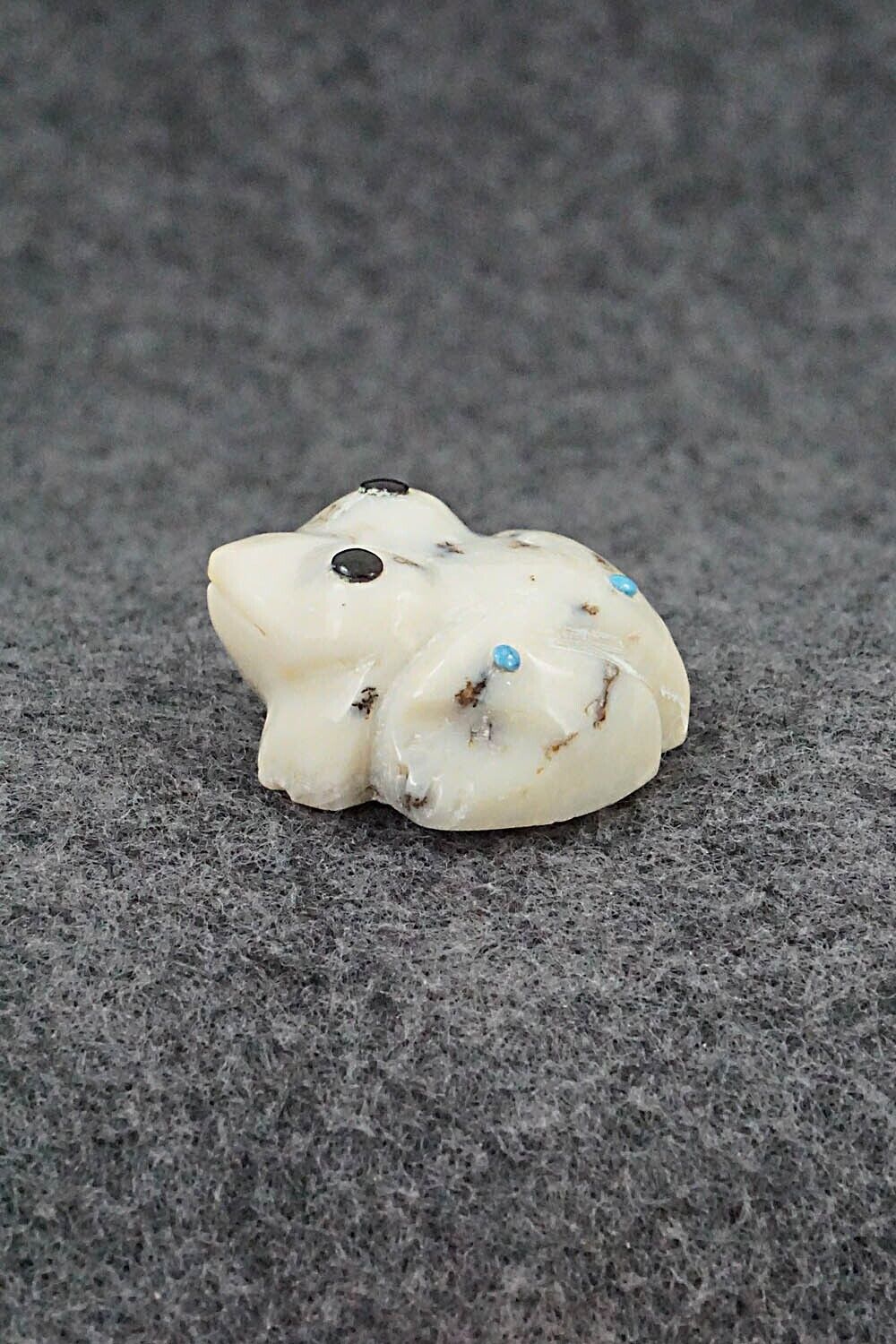 Frog Zuni Fetish Carving - Gordon Poncho