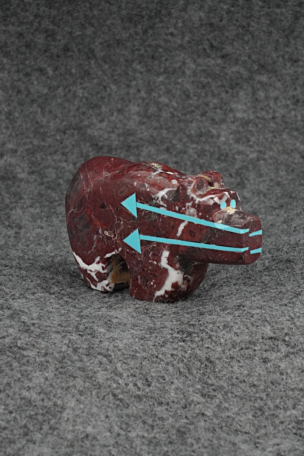 Bear Zuni Fetish Carving - Bernard Laiwakete