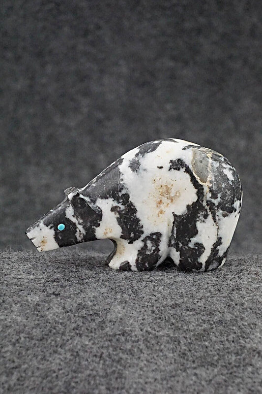 Bear Zuni Fetish Carving - Ronnie Lunasee