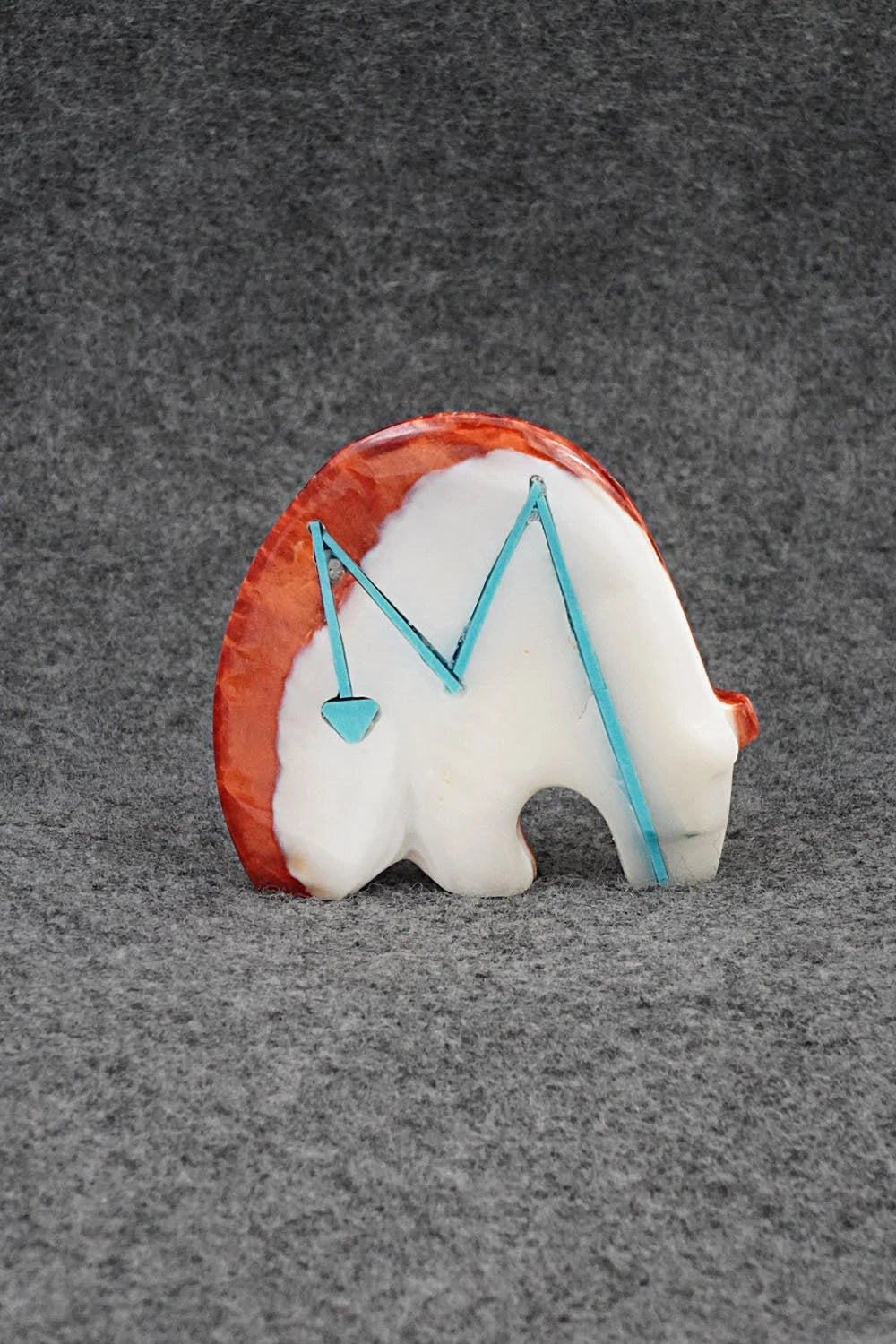 Bear Zuni Fetish Carving - Kenric Laiwakete