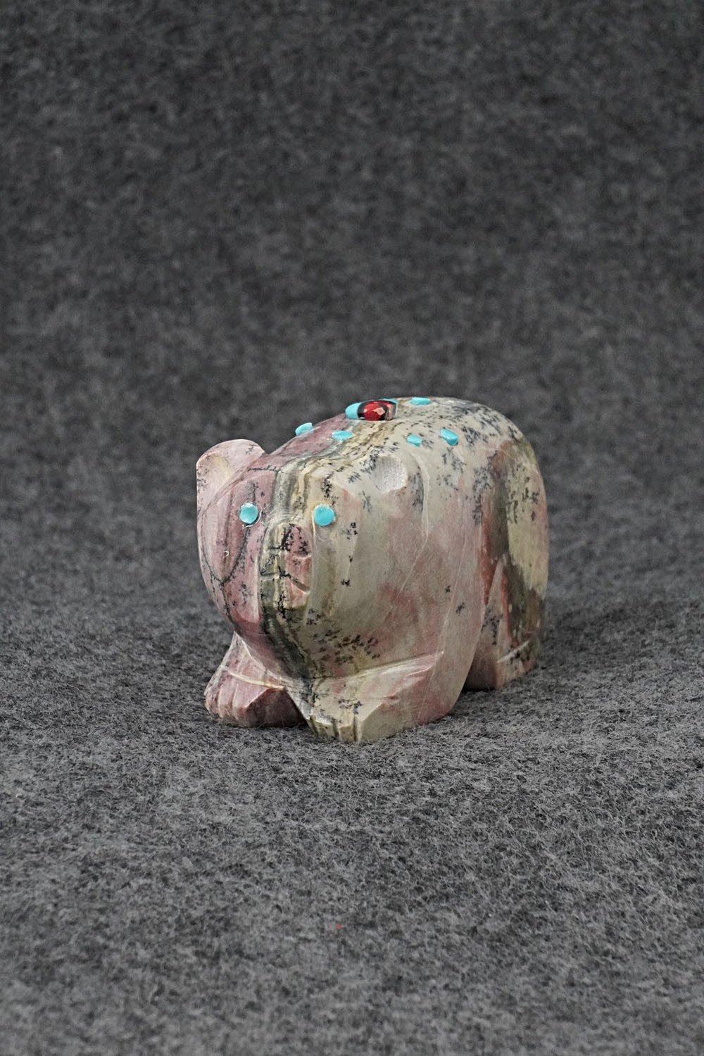 Bear Zuni Fetish Carving - Dannette Laate