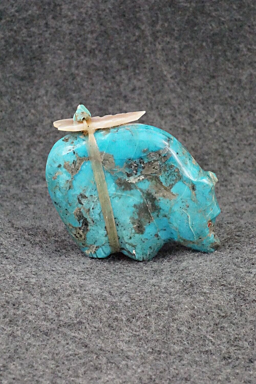 Bear Zuni Fetish Carving - Daphne Quam