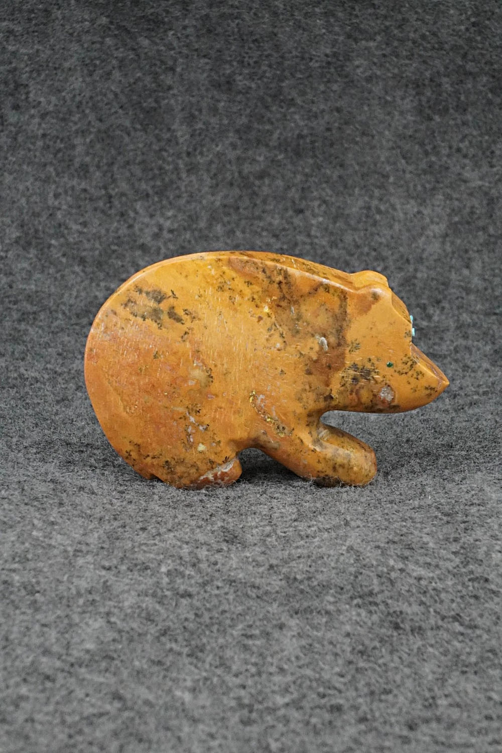 Bear Zuni Fetish Carving - Vernon Nieto