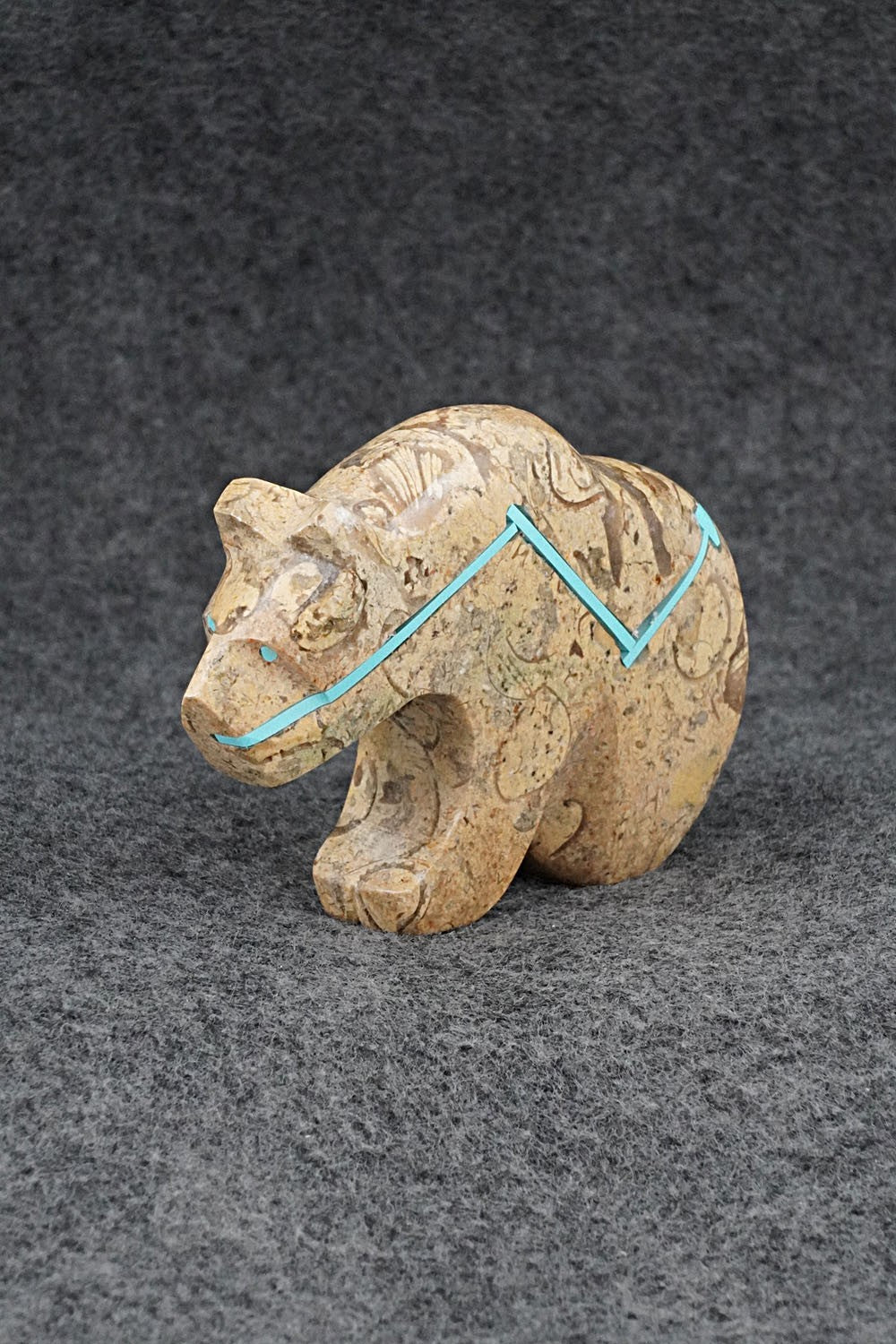 Bear Zuni Fetish Carving - Kenric Laiwakete