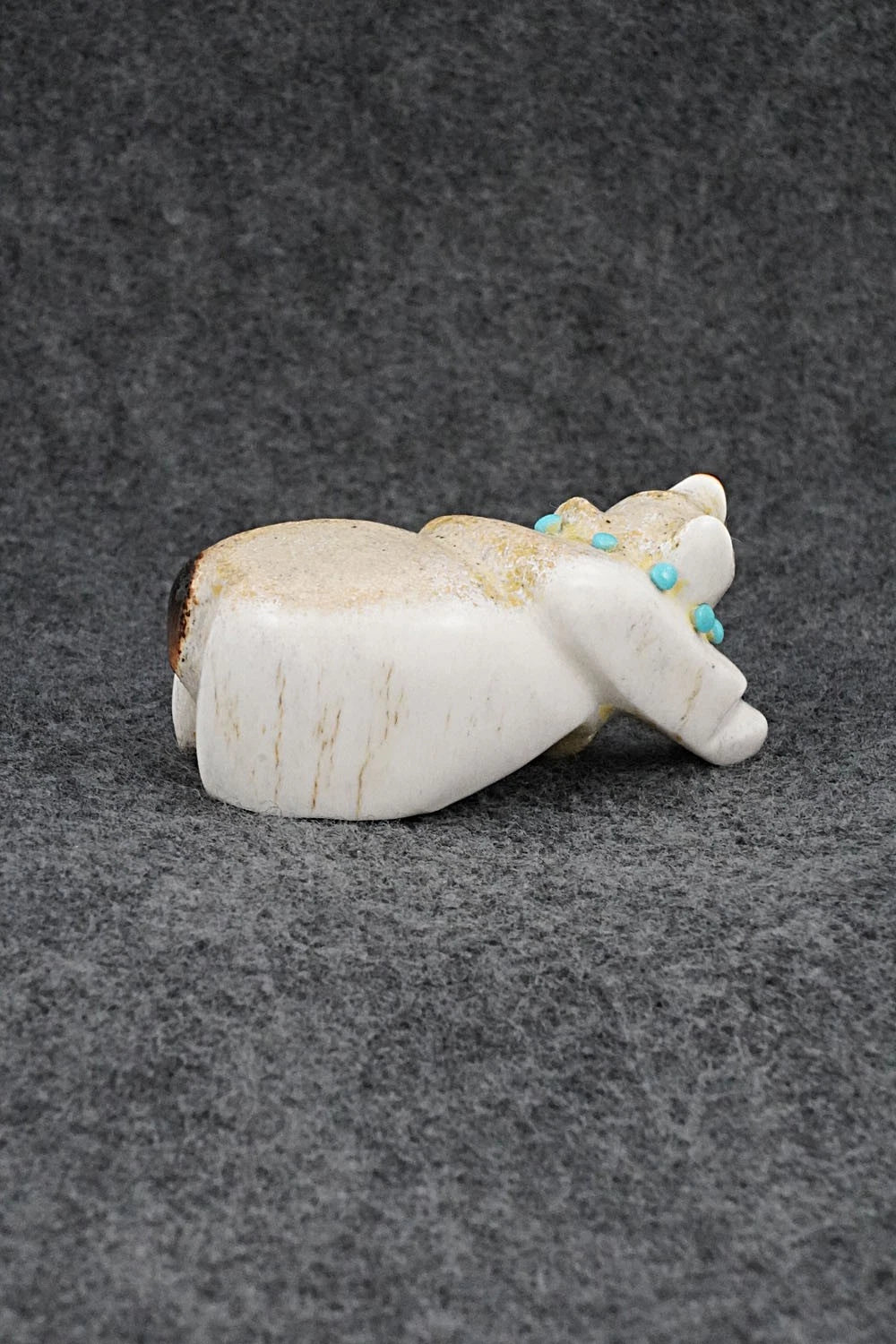 Bear Zuni Fetish Carving - Claudia Peina