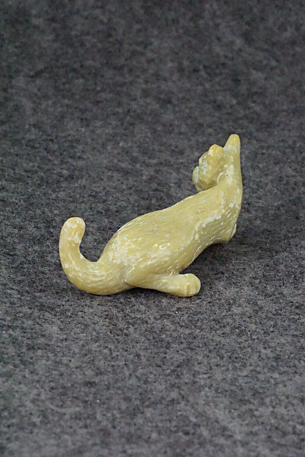 Mountain Lion Zuni Fetish Carving - Wilfred Cheama