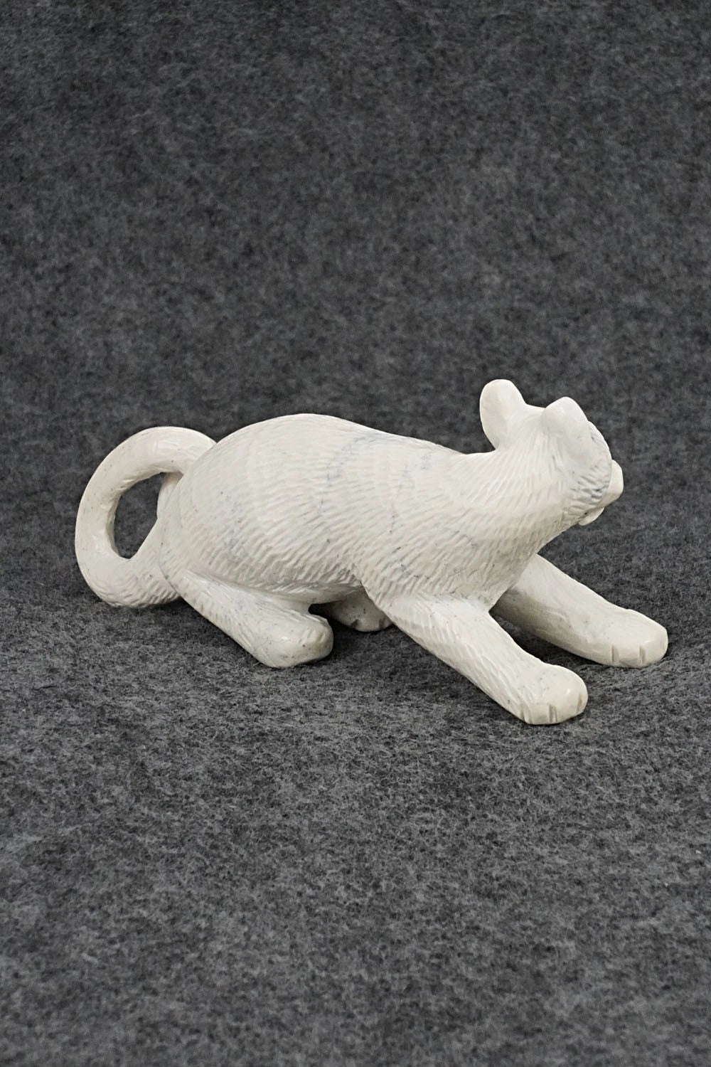Mountain Lion Zuni Fetish Carving - Wilfred Cheama