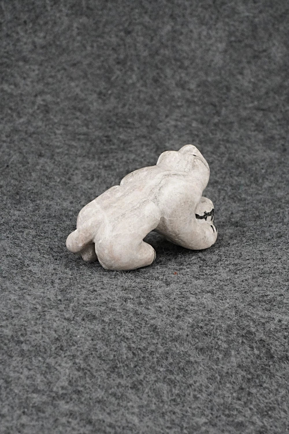 Bear Zuni Fetish Carving - Rick Kallestewa