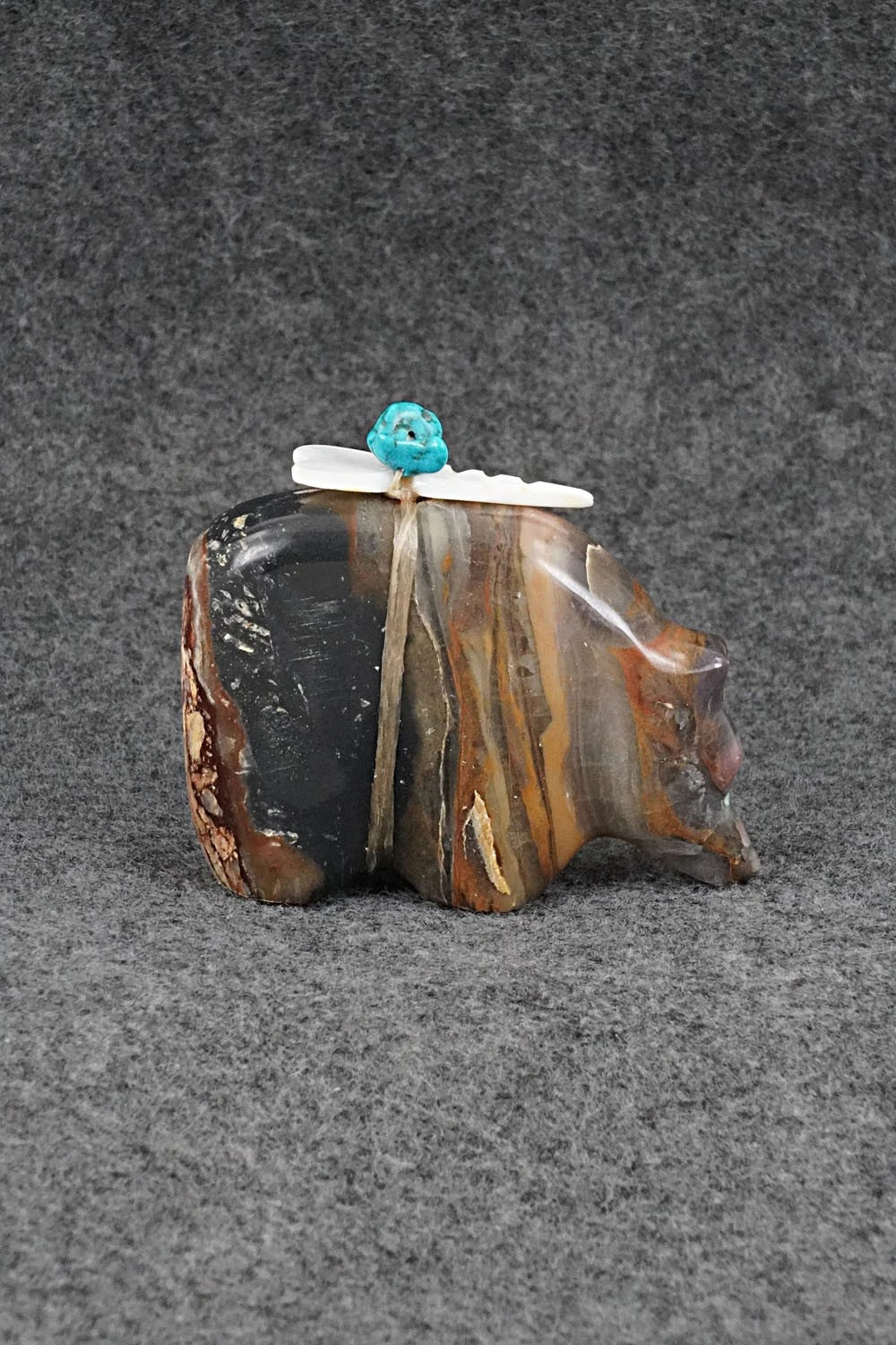 Bear Zuni Fetish Carving - Daphne Quam