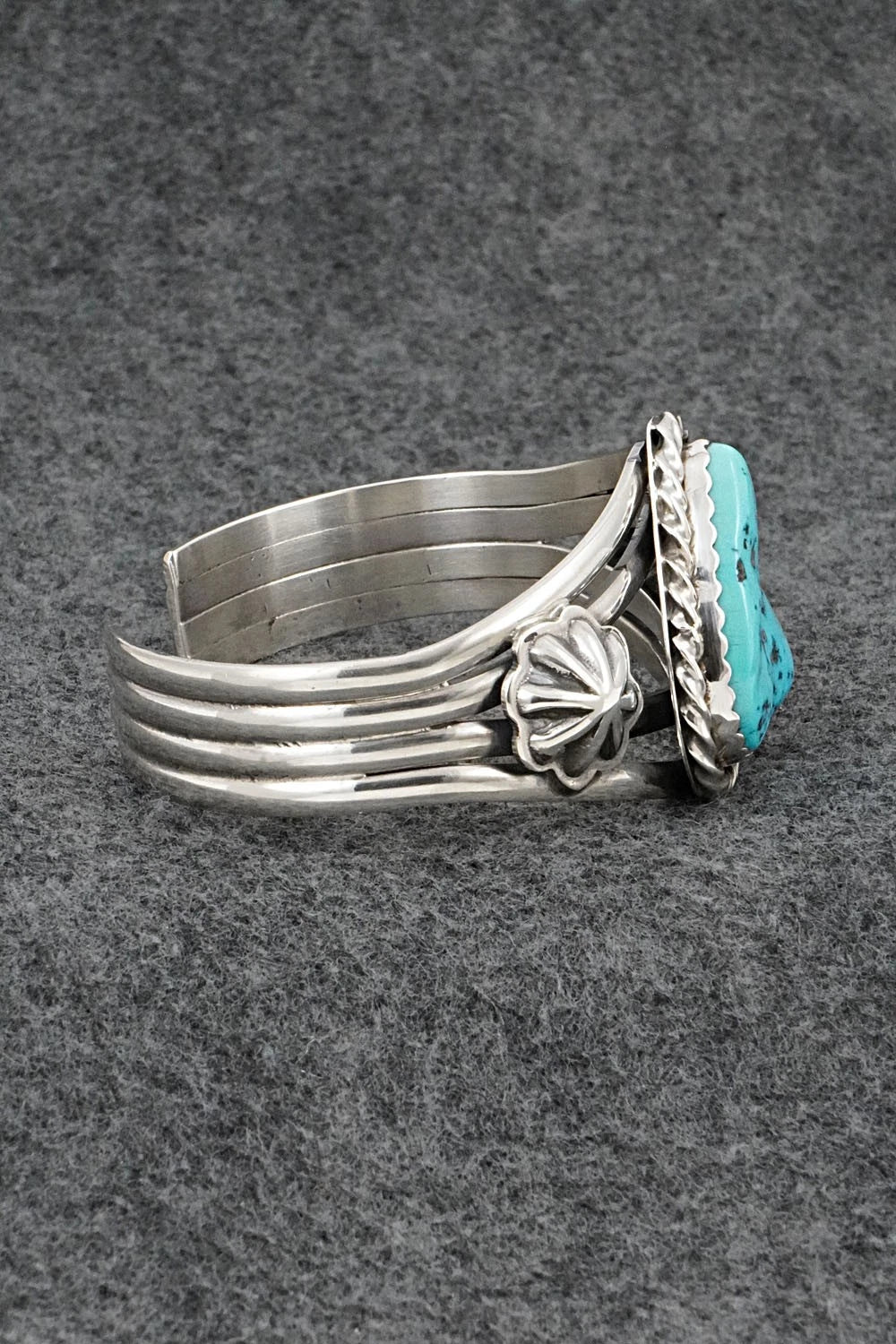 Turquoise & Sterling Silver Vintage Bracelet - Larose Ganadonegro