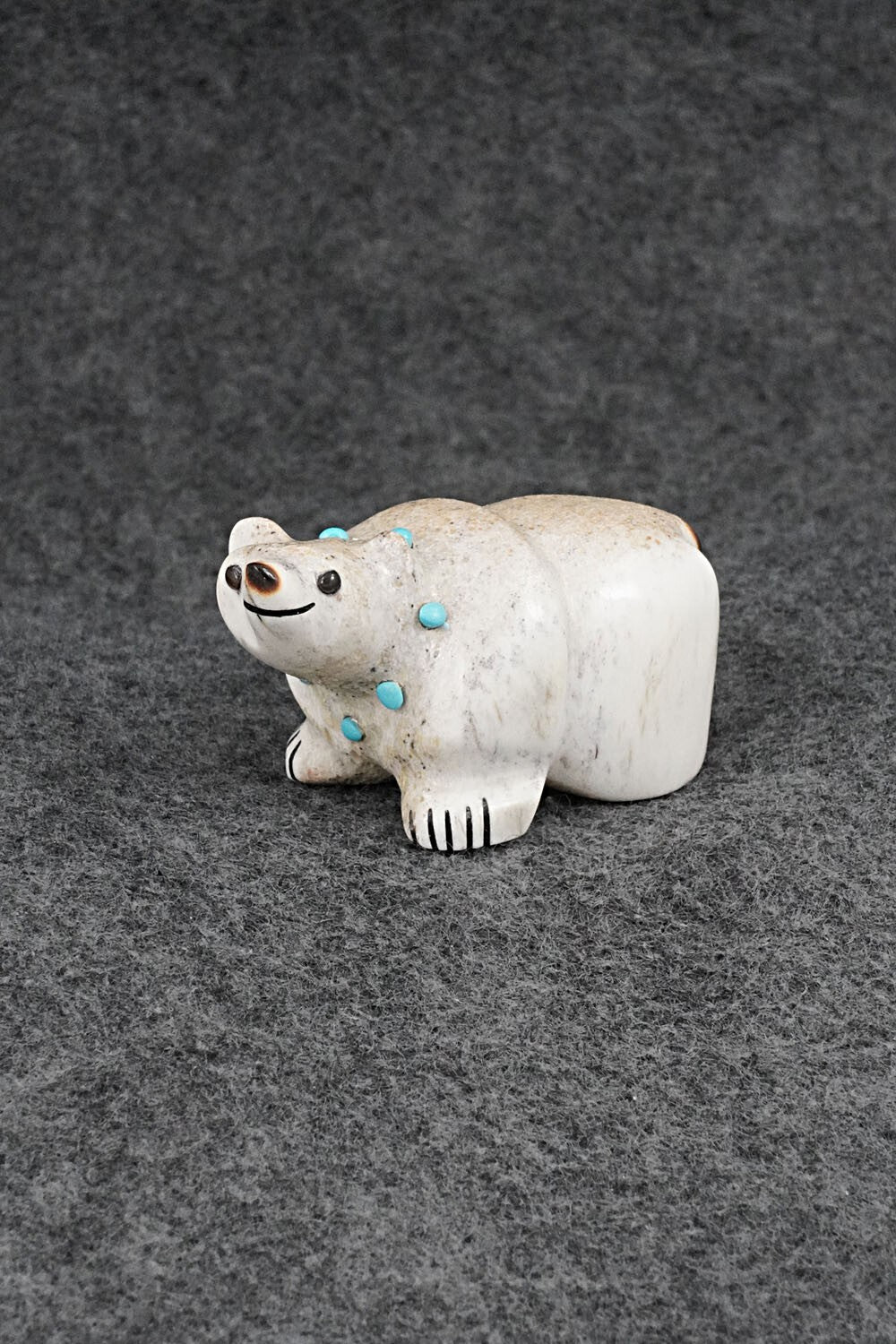 Bear Zuni Fetish Carving - Claudia Peina