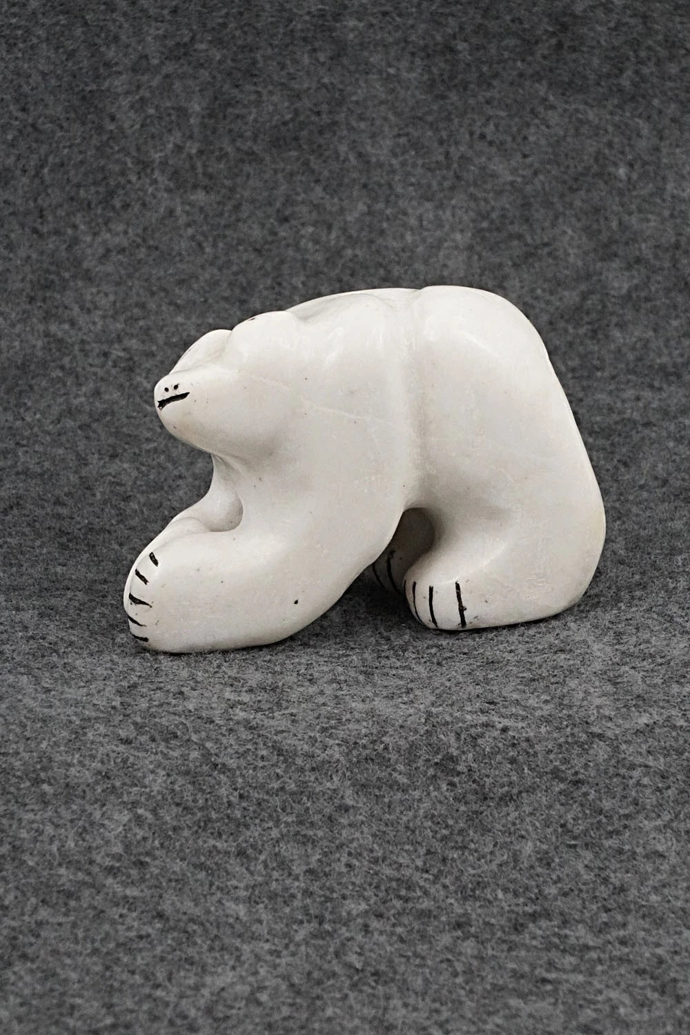 Bear Zuni Fetish Carving - Rick Kallestewa
