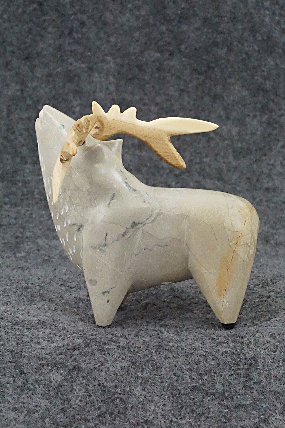Elk Zuni Fetish Carving - Enrike Leekya
