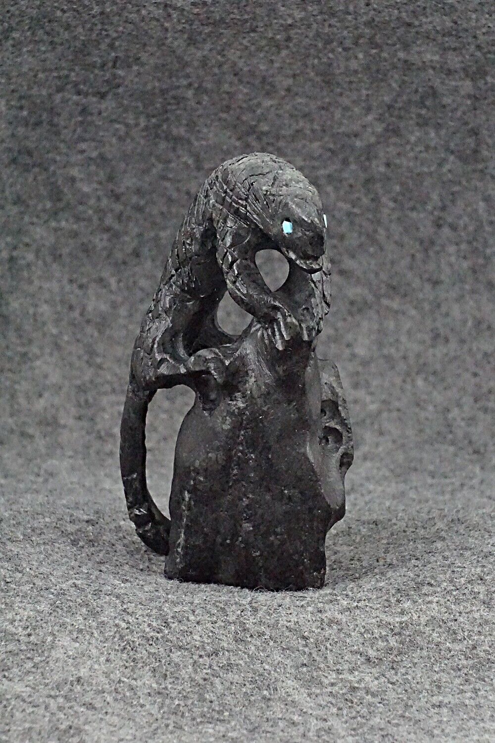 Lizard Zuni Fetish Carving - Wilfred Cheama
