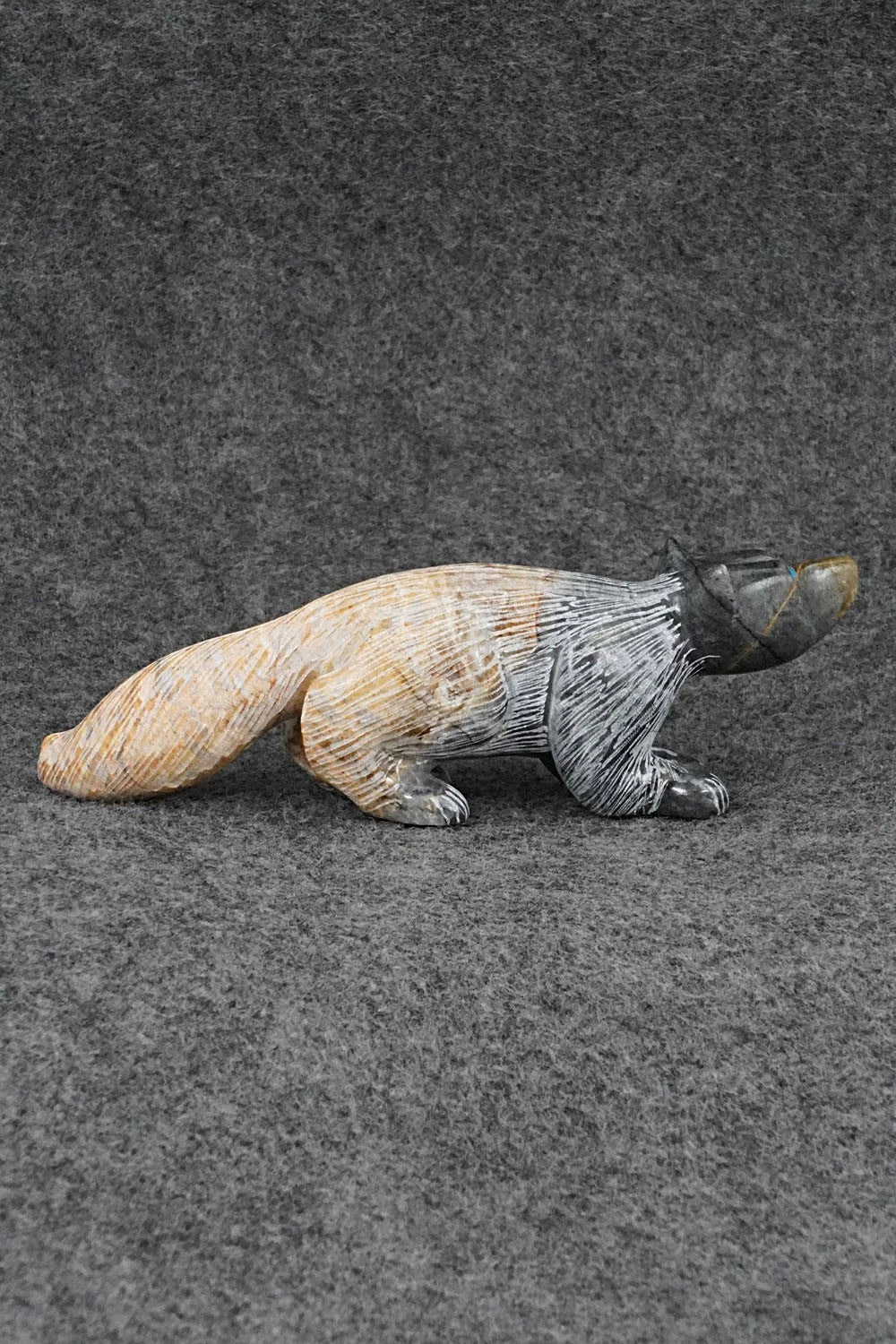 Wolf Zuni Fetish Carving - Nelson Yatsattie
