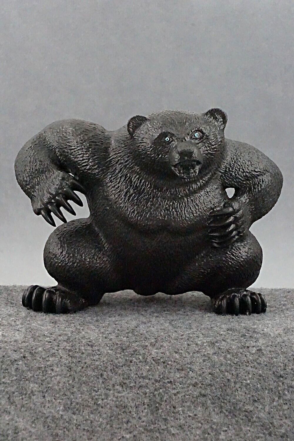 Bear Zuni Fetish Carving - Travis Lasiloo